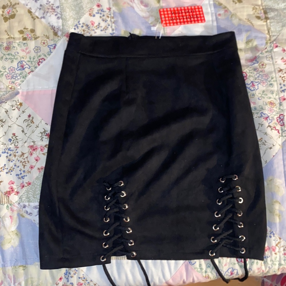 Black stretchy Velvet skirt🖤